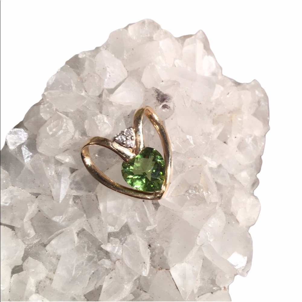 14k Gold Diamond peridot heart pendant